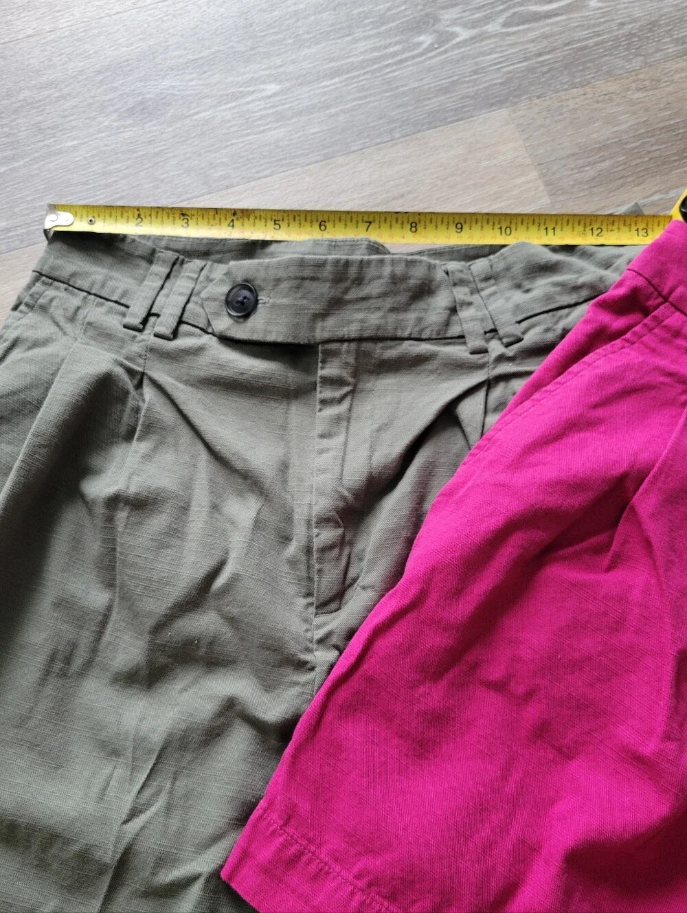 Size 0 Shorts In Green And Pink Loft (two )